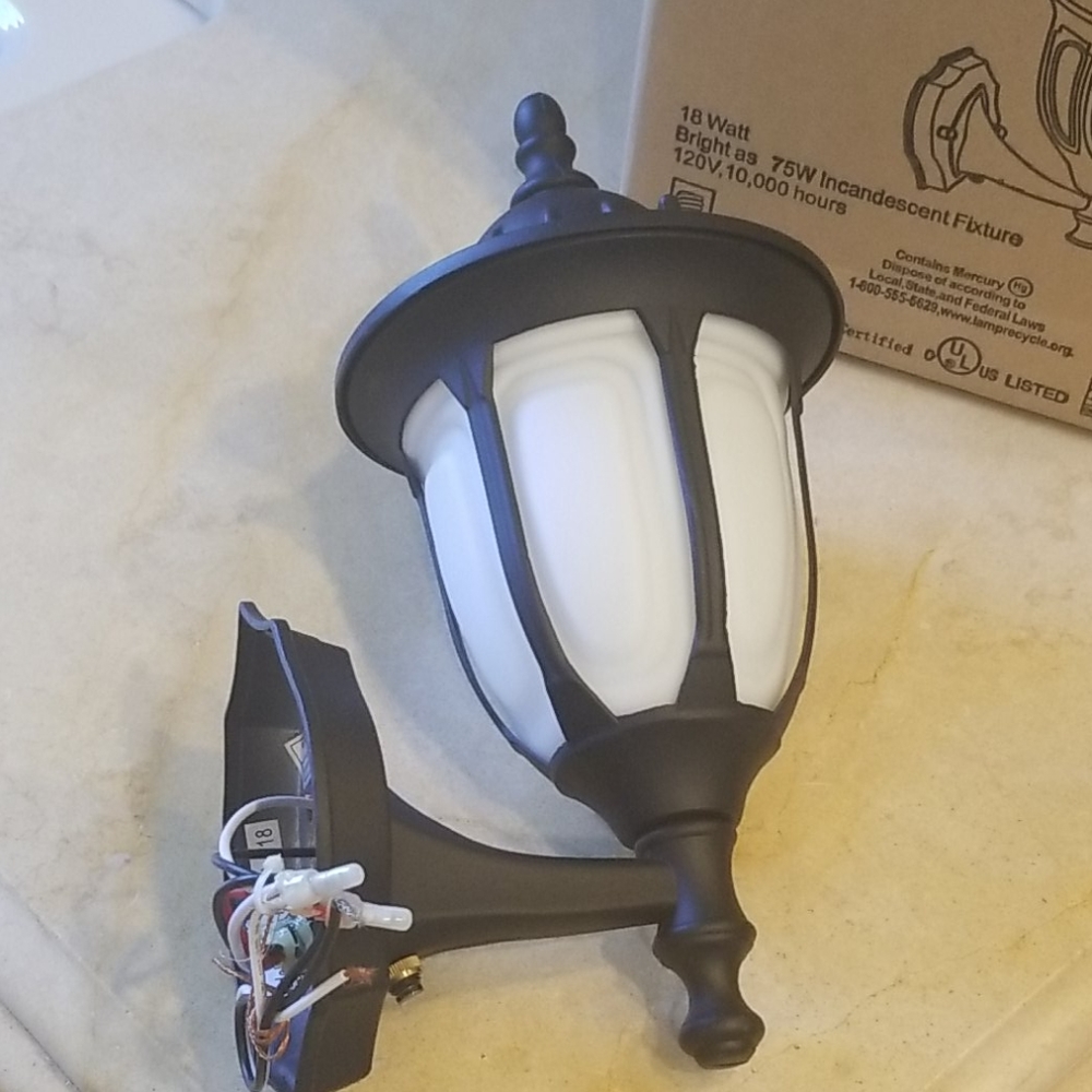 New Security light. - Picture 3 of 5